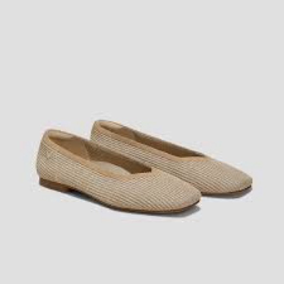Vivaia Margot square toe v cut flats shoe - Picture 3 of 10